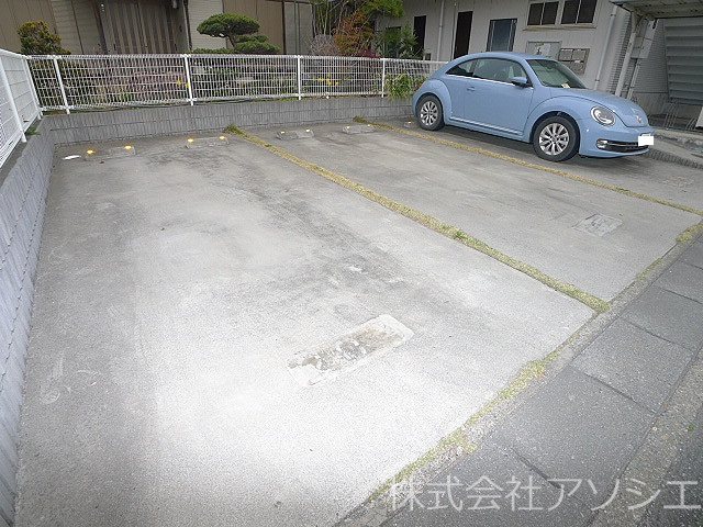 MK・ハイツ 駐車場