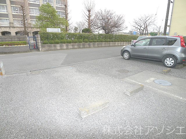 エステート山崎 駐車場