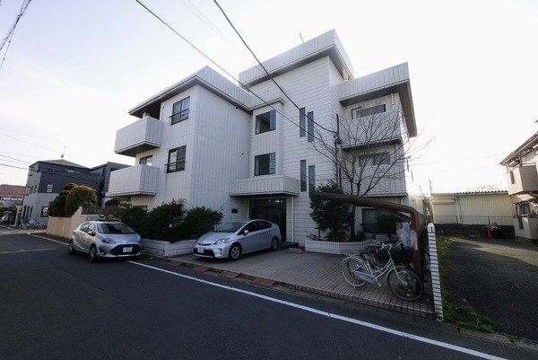カーサ吉川のお問合せは住まいの窓口アソシエにお任せください。