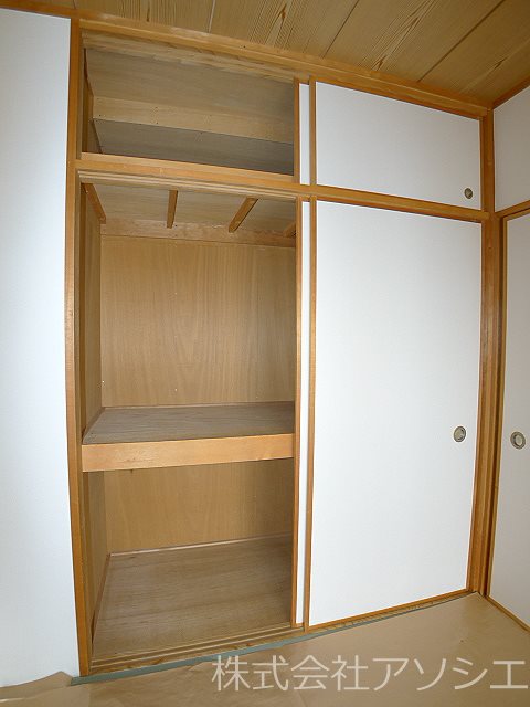 ヴィバーチェ武里 押入れ収納
