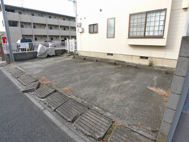 セントラルハイツⅡ号館 駐車場