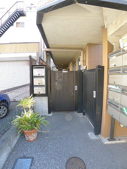 シャンポール茜 エントランス