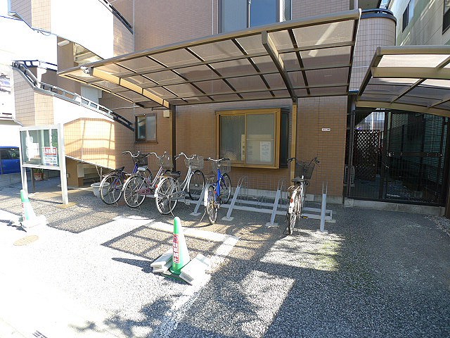 シャンポール茜 駐輪場