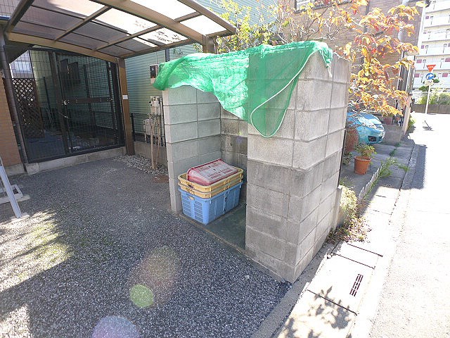 シャンポール茜 ゴミ置場