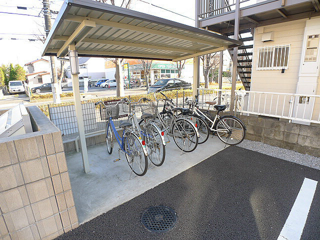 ゼルコバ 駐輪場