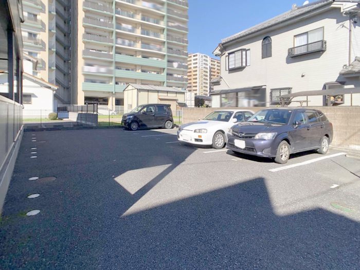 ロイヤルパレス 駐車場
