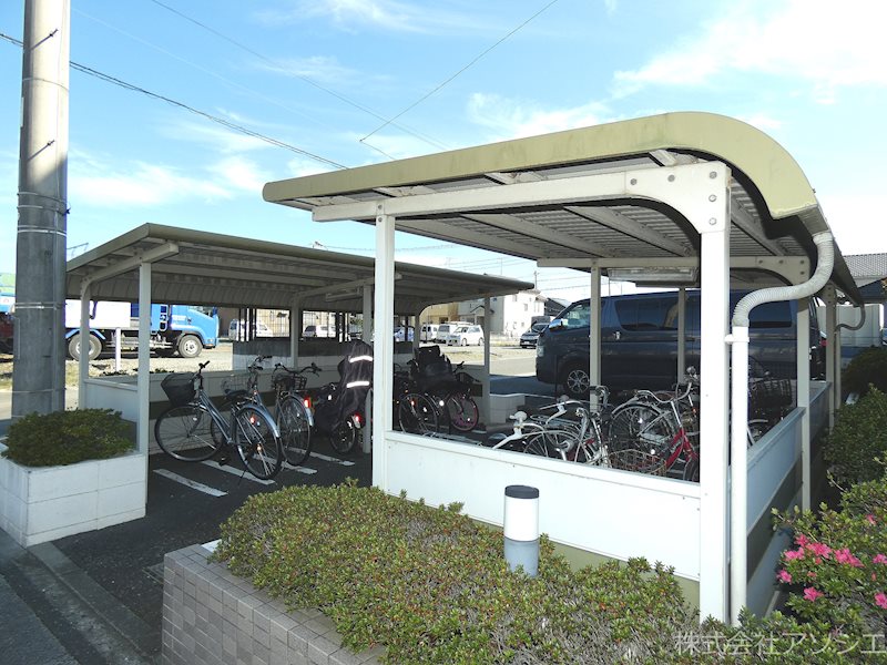 エクメーネ吉川 駐輪場