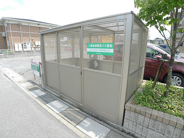 オッツ吉川B ゴミ置場