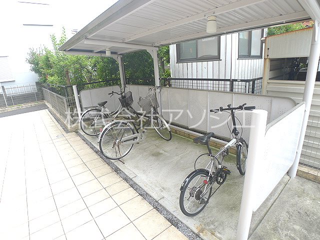 トゥエルブ 駐輪場