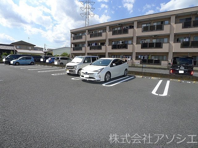 イデアル　ピエス 駐車場