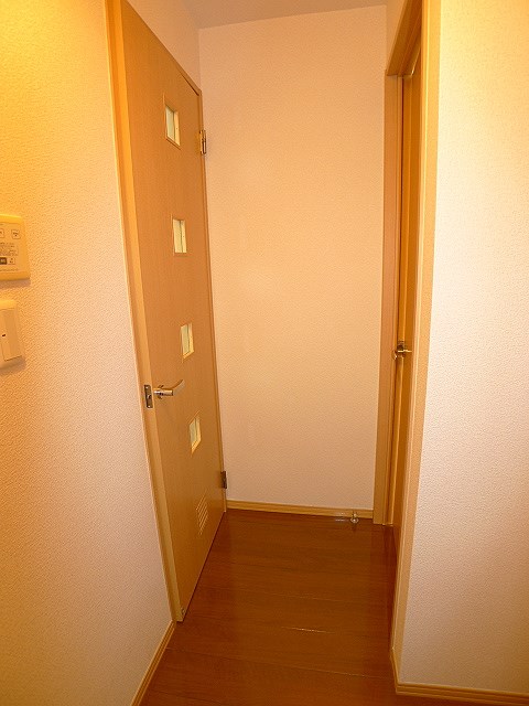 エターナヴィレッジA 玄関