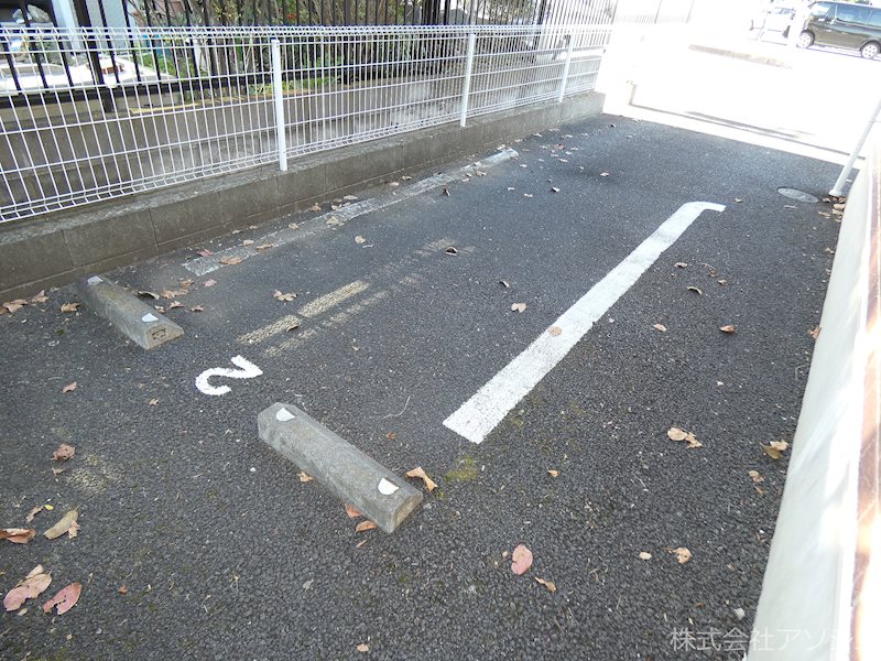 アンソレイエ（吉川市） 駐車場