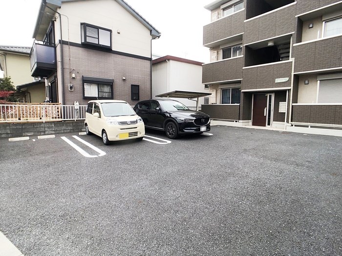 メルヴェーユ(春日部市) 駐車場