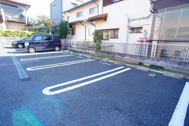 フェリーチェカーサ 駐車場