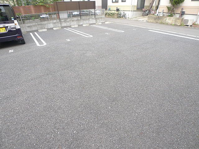 プルメリア 駐車場