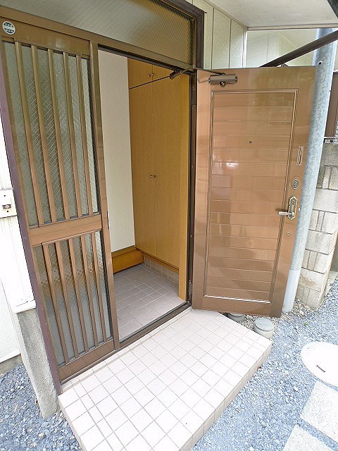 キャピタル越谷 C 玄関