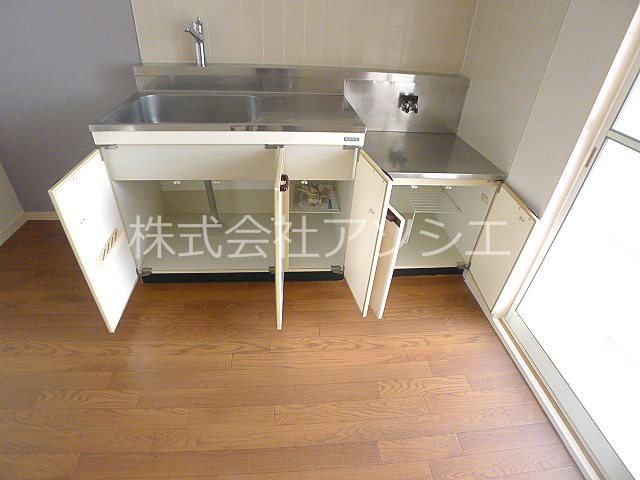 ヒルズ花田弐番館 収納