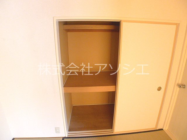 ヒルズ花田弐番館 収納