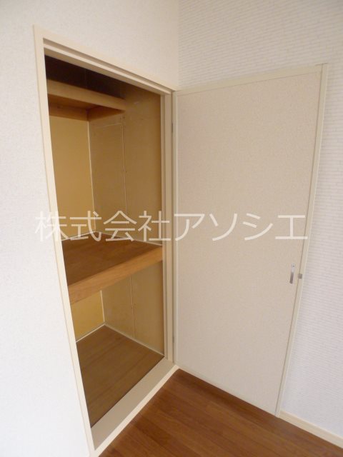ヒルズ花田弐番館 収納