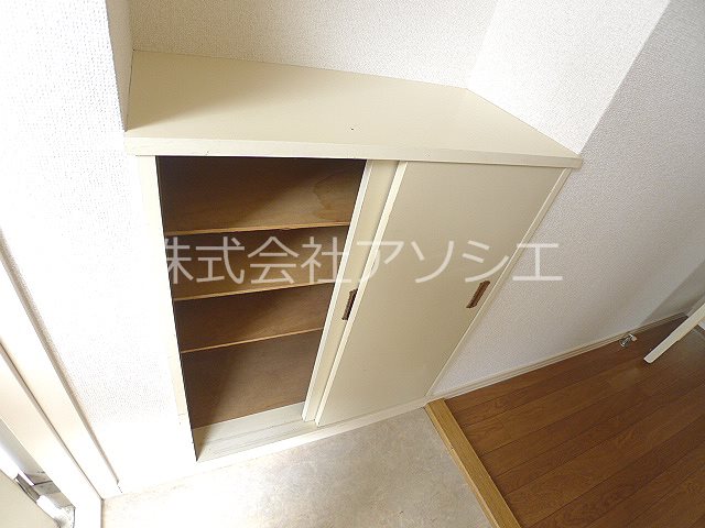ヒルズ花田弐番館 収納
