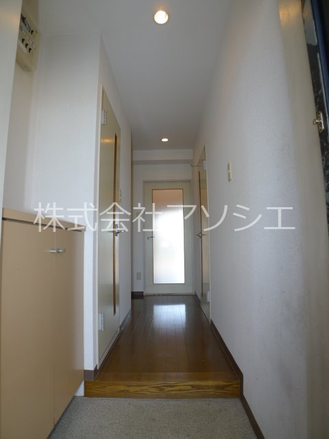 アプローズ越谷 玄関