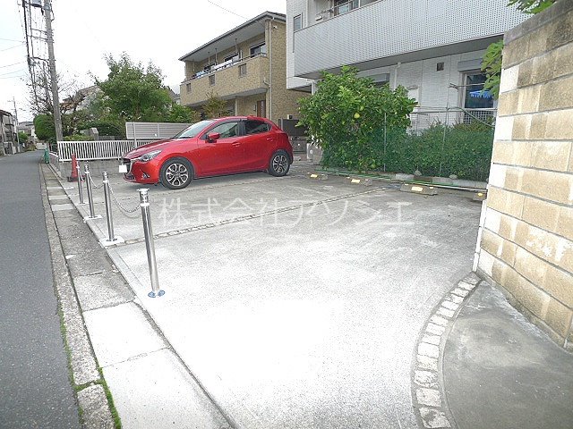アベニール 駐車場
