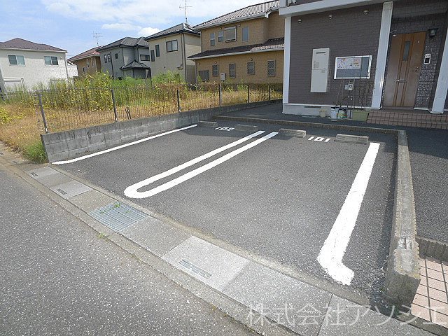 イデアル　ファミーユ　Ⅱ 駐車場