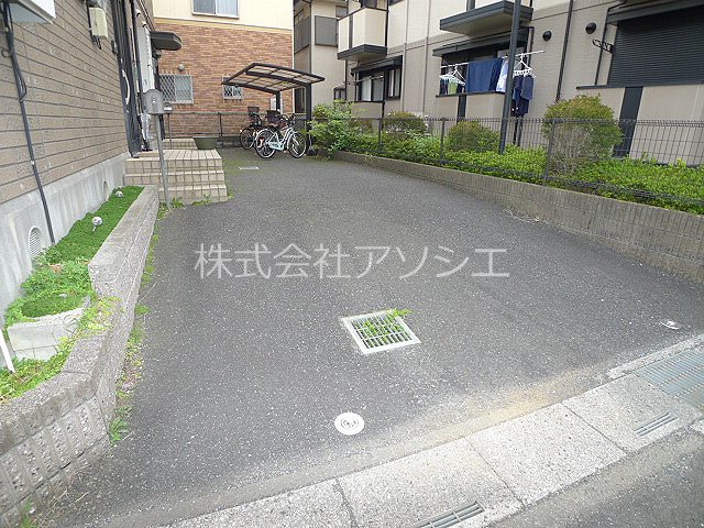 アピエ　参番館 駐車場