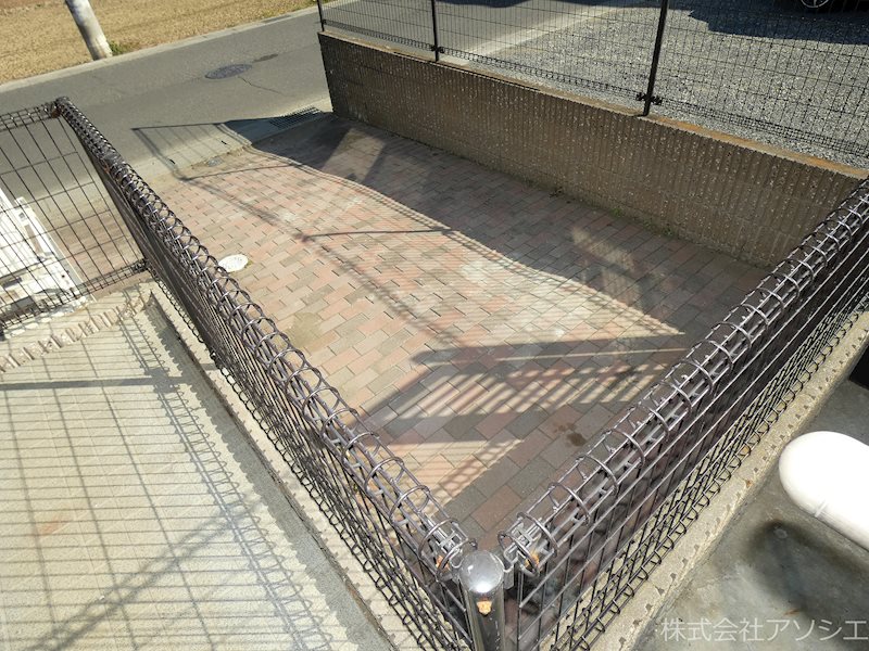 アピエ　六番館 駐車場
