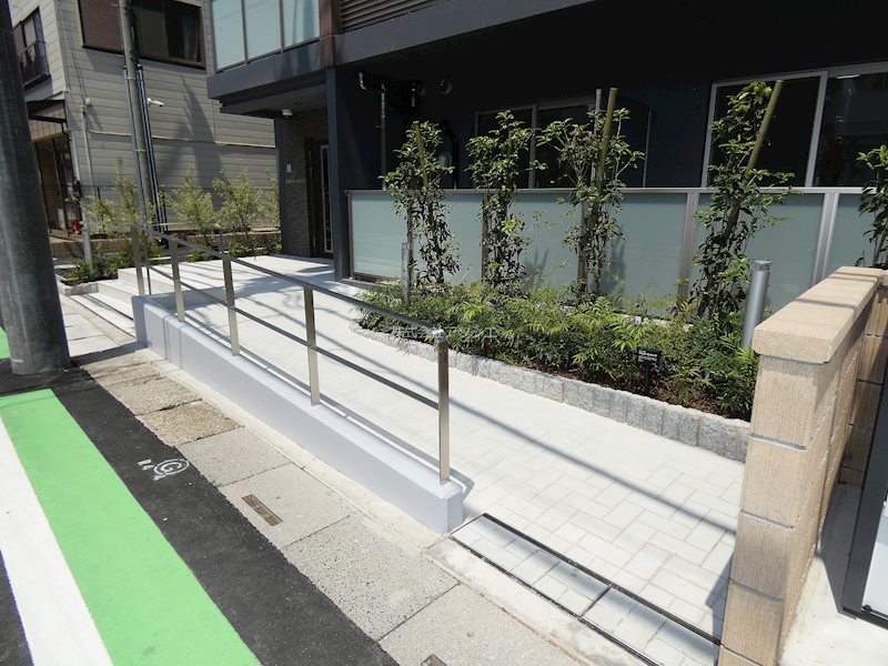 Laule’a 越谷 エントランス