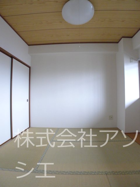 会田ビル ベッドルーム