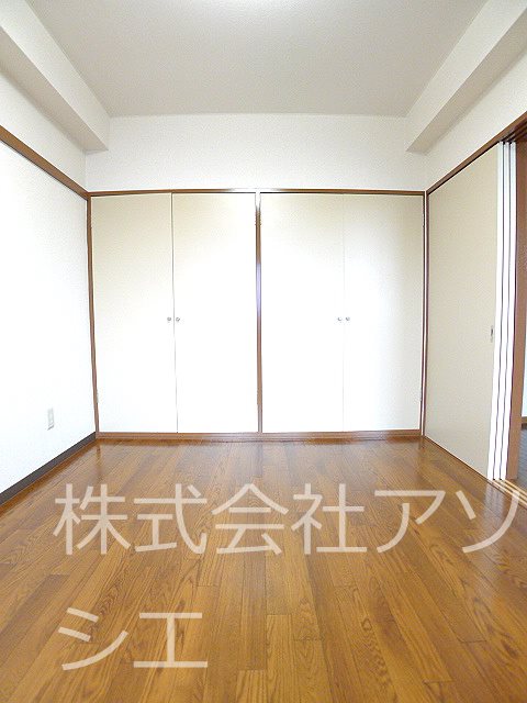 会田ビル ベッドルーム