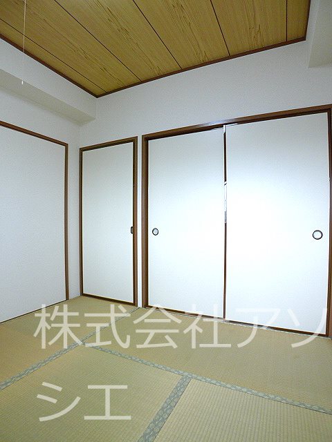 会田ビル ベッドルーム