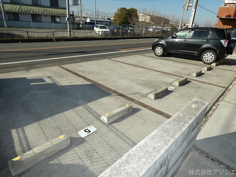 利根レジデンス 駐車場