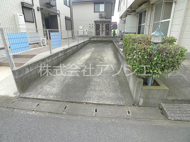 パークサイドUKⅢ 駐車場