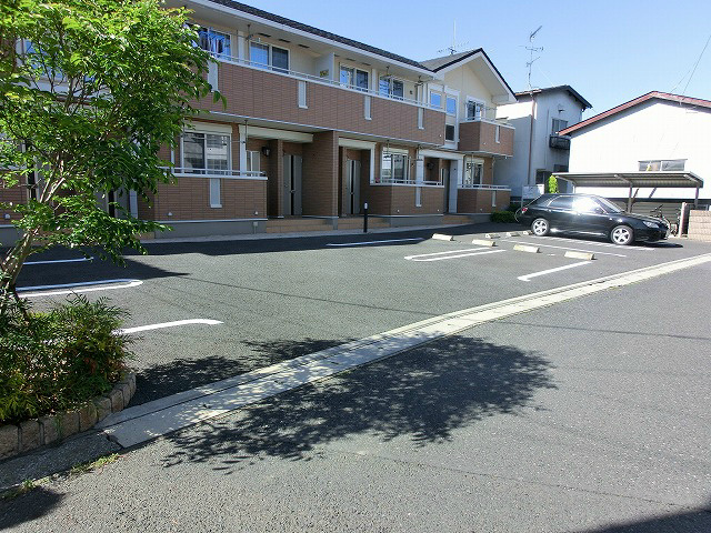 クラベールＫＭ 駐車場