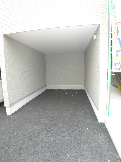 エクセル茜町 駐車場