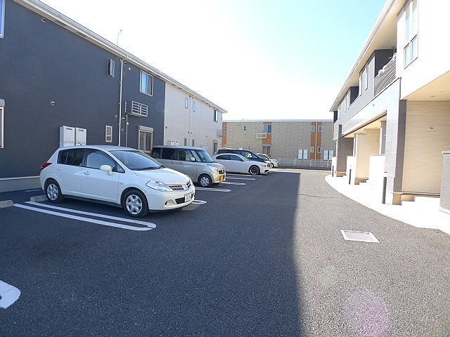 エスカレントⅡ 駐車場