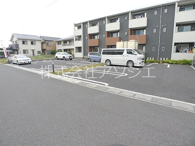 グラース・アビタシオンⅣ 駐車場