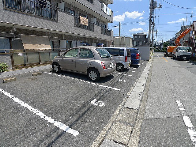 植竹マンション 駐車場