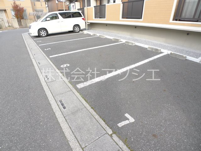 ローレル南越谷 駐車場