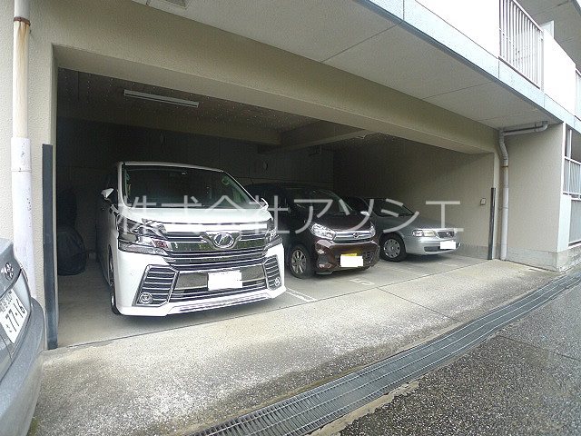 カメラーデン千間台 駐車場