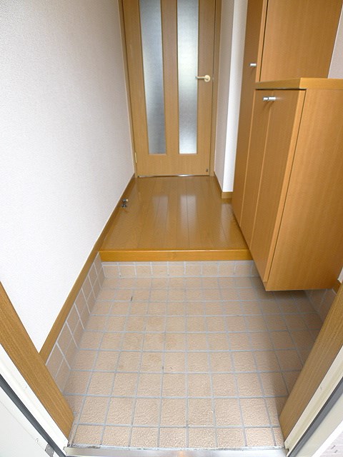 グランドール(吉川市) 玄関