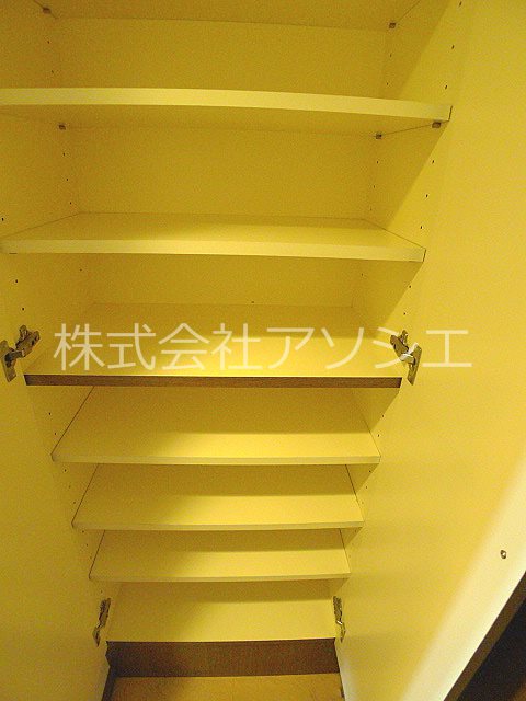 レディースコート越谷 玄関