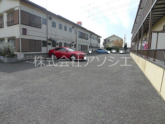 コーポ梅園 駐車場