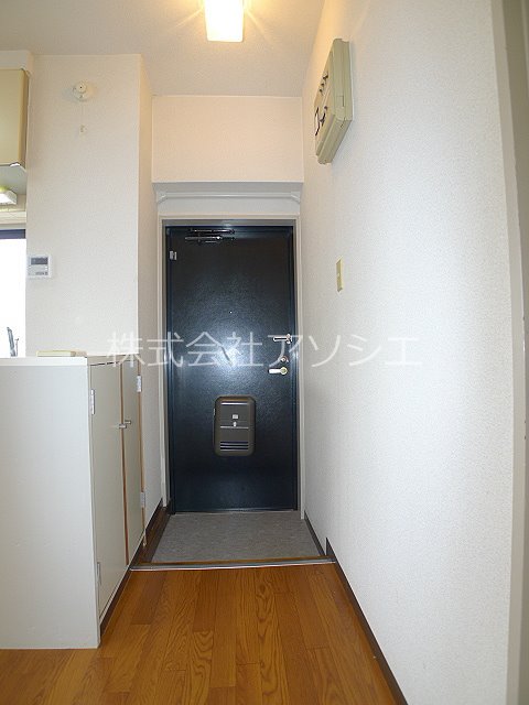 エンブレム東大沢 玄関