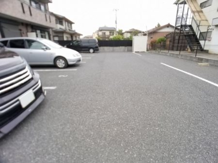 ヴィオレシャトー 駐車場