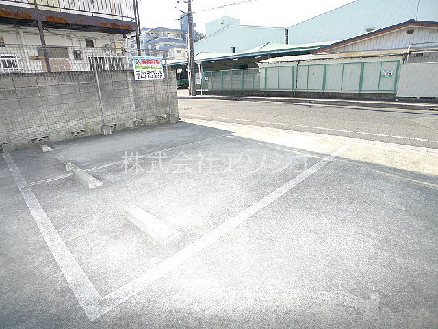 アンリシール八幡 駐車場