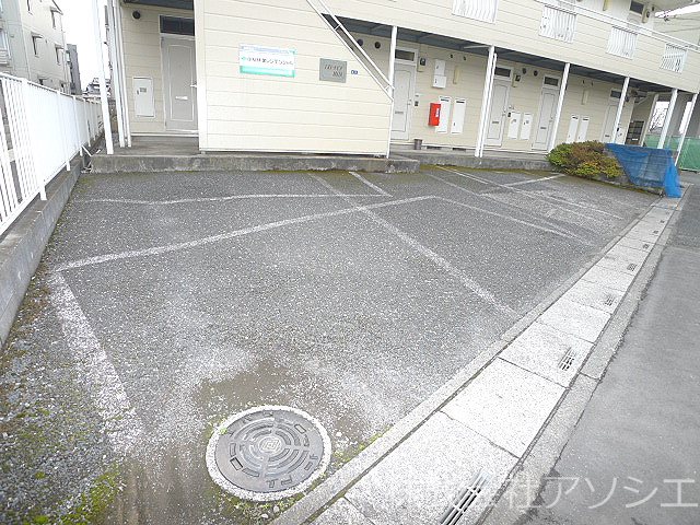 エステートピアMITA 駐車場