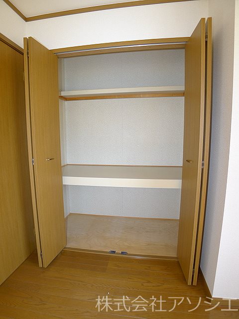 エルディムイシカワE 収納